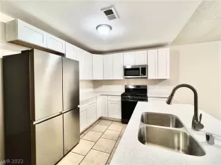 Photo #5: 2396219 Listing