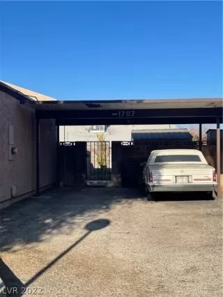 Photo #2: 2396247 Listing 