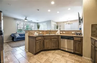 Photo #5: 2396255 Listing