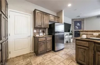 Photo #6: 2396255 Listing