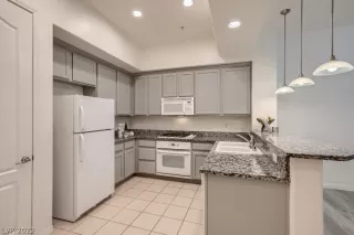 Photo #3: 2396261 Listing