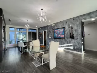 Photo #4: 2396350 Listing