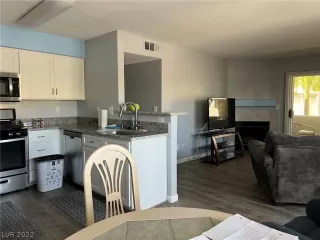 Photo #5: 2396373 Listing