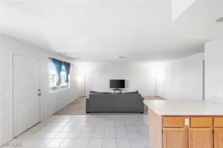 Photo #4: 2396444 Listing 