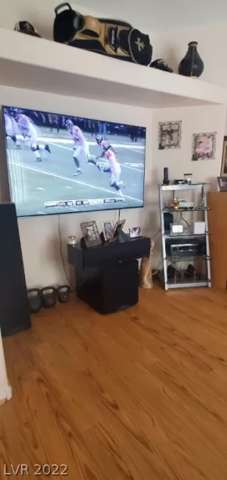 Photo #5: 2396465 Listing