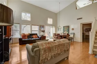 Photo #5: 2396475 Listing