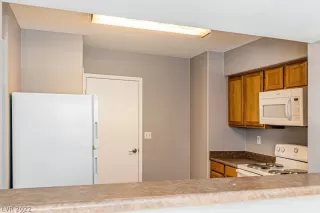 Photo #3: 2396480 Listing