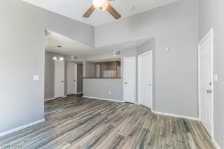 Photo #4: 2396480 Listing