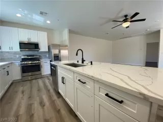 Photo #1: 2396483 Listing 