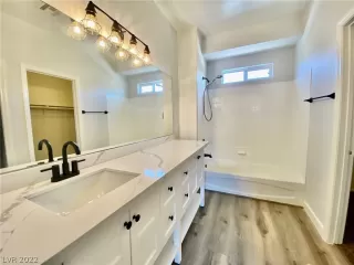 Photo #4: 2396483 Listing 