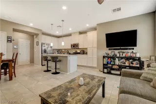 Photo #6: 2396488 Listing