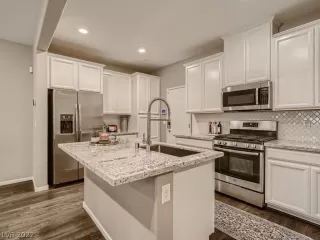 Photo #5: 2396535 Listing 