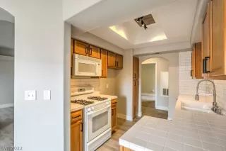 Photo #5: 2396550 Listing