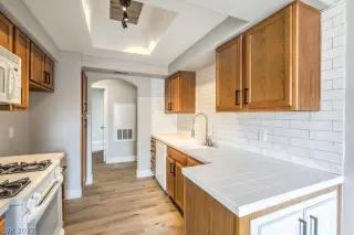 Photo #6: 2396550 Listing