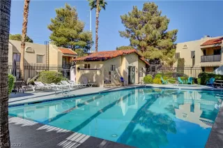 Photo #3: 2396557 Listing 