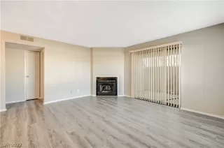 Photo #4: 2396557 Listing 