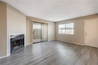 Photo #5: 2396557 Listing 