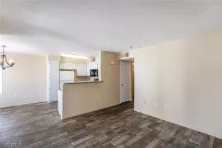 Photo #4: 2396562 Listing 