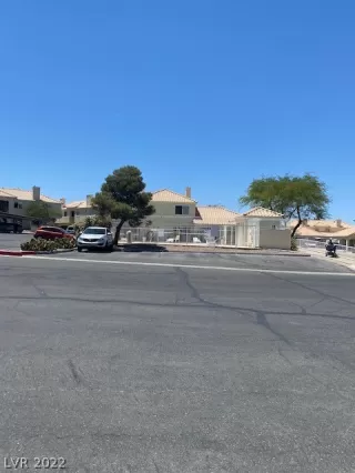 Photo #4: 2396567 Listing