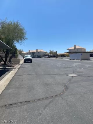 Photo #5: 2396567 Listing