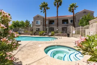 Photo #5: 2396578 Listing 