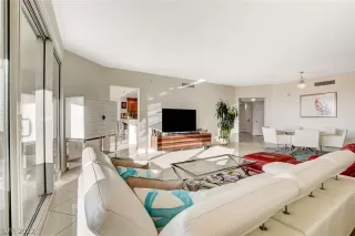 Photo #5: 2396584 Listing