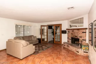 Photo #3: 2396629 Listing