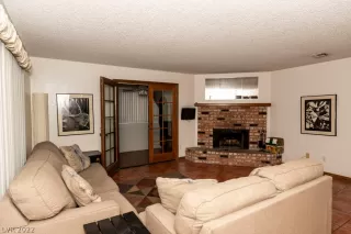 Photo #4: 2396629 Listing