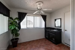 Photo #5: 2396629 Listing