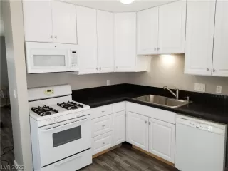 Photo #3: 2396637 Listing