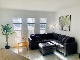 Photo #4: 2396665 Listing