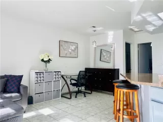 Photo #5: 2396665 Listing