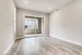 Photo #4: 2396670 Listing 