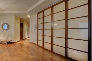 Photo #5: 2396728 Listing