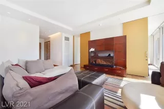 Photo #5: 2396730 Listing 