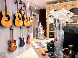 Photo #4: 2396790 Listing