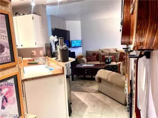 Photo #5: 2396790 Listing