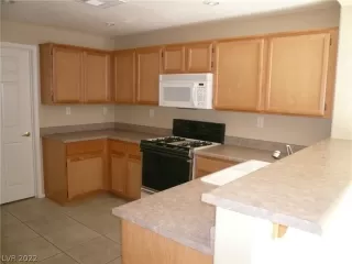 Photo #5: 2396797 Listing