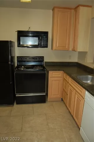 Photo #5: 2396801 Listing