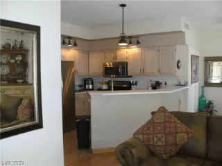 Photo #3: 2396833 Listing