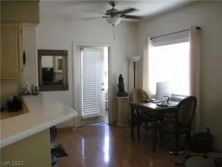 Photo #4: 2396833 Listing