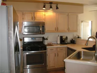 Photo #6: 2396833 Listing