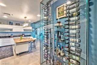 Photo #4: 2396841 Listing