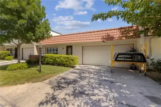 Photo #1: 2396852 Listing