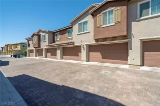 Photo #4: 2396866 Listing