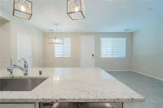 Photo #5: 2396866 Listing