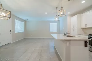 Photo #6: 2396866 Listing