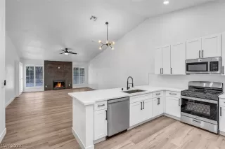 Photo #2: 2396877 Listing 