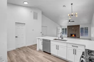 Photo #4: 2396877 Listing 