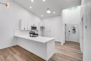 Photo #5: 2396877 Listing 